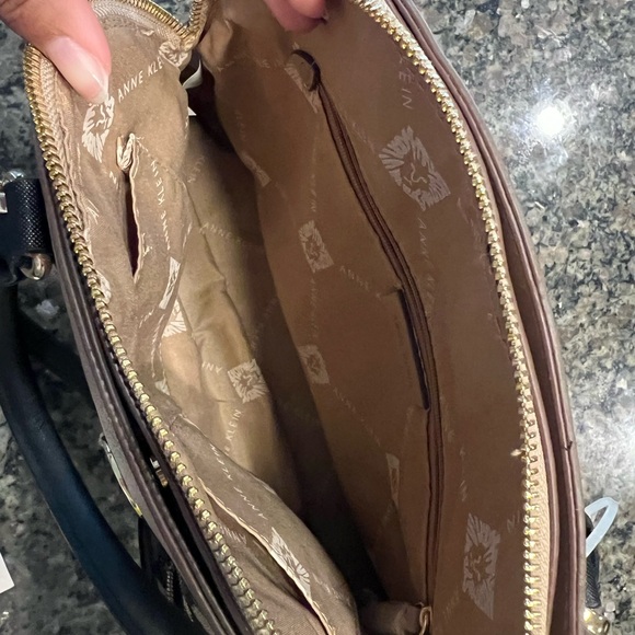 NWT Anne Klein Alana triple compartment bag. Color:truffle - Picture 2 of 3